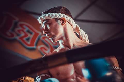 Brian Denis in the ring before his fight against PETMORAKOT Wor Sangprapai